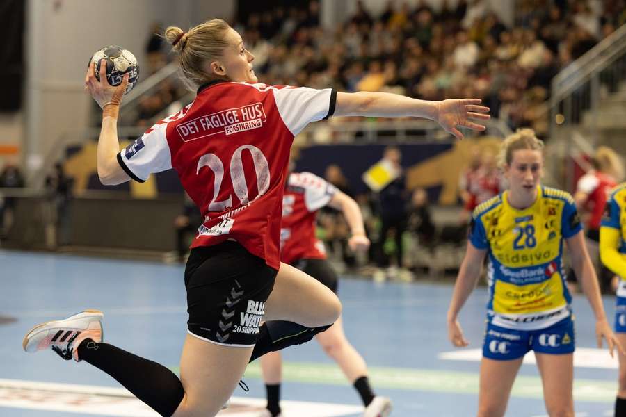 Marit Rosberg Jacobsen (20 Team Esbjerg) takes a shot during the Champions League game against Storhamar