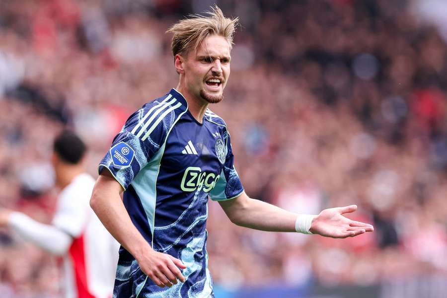 Kenneth Taylor, médio do Ajax