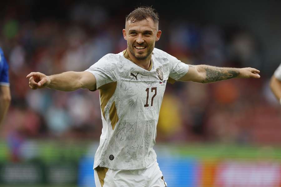 Ladra vstřelil proti Kosovu svůj první gól v reprezentaci. Ani ten mu ale k nominaci na MS nepomohl Ladra vstřelil proti Kosovu svůj první gól v reprezentaci. Ani ten mu ale k nominaci na MS nepomohl