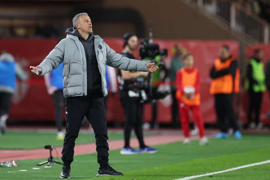 "Il a eu beaucoup de chance", juge Luis Enrique après le tacle de Camara sur Chevalier