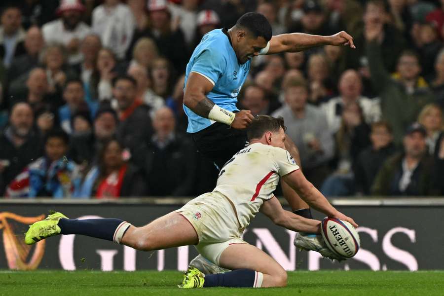 England's Fraser Dingwall came agonisingly close to dotting down against Fiji on Saturday. England's Fraser Dingwall came agonisingly close to dotting down against Fiji on Saturday.