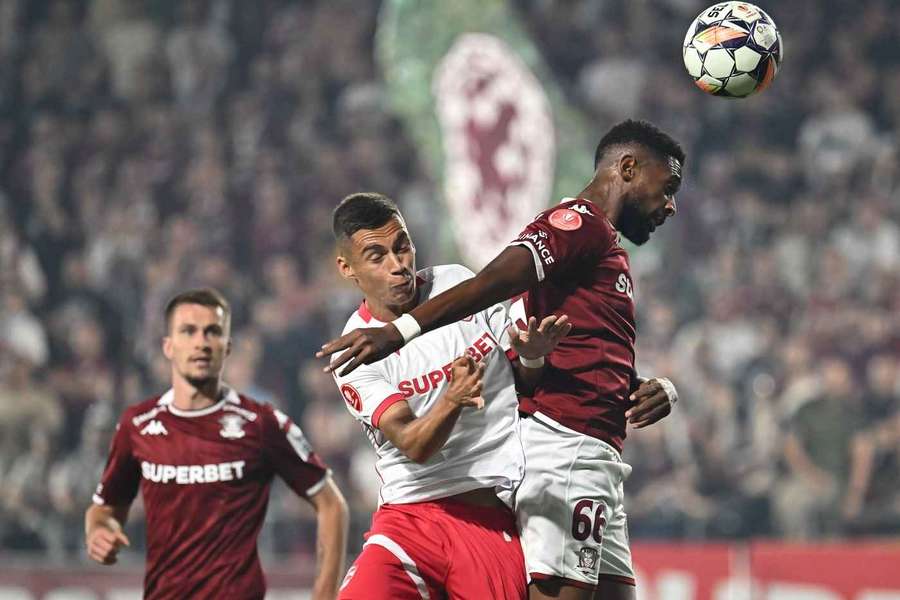 Diogo Mendes într-o partidă cu Dinamo Diogo Mendes într-o partidă cu Dinamo