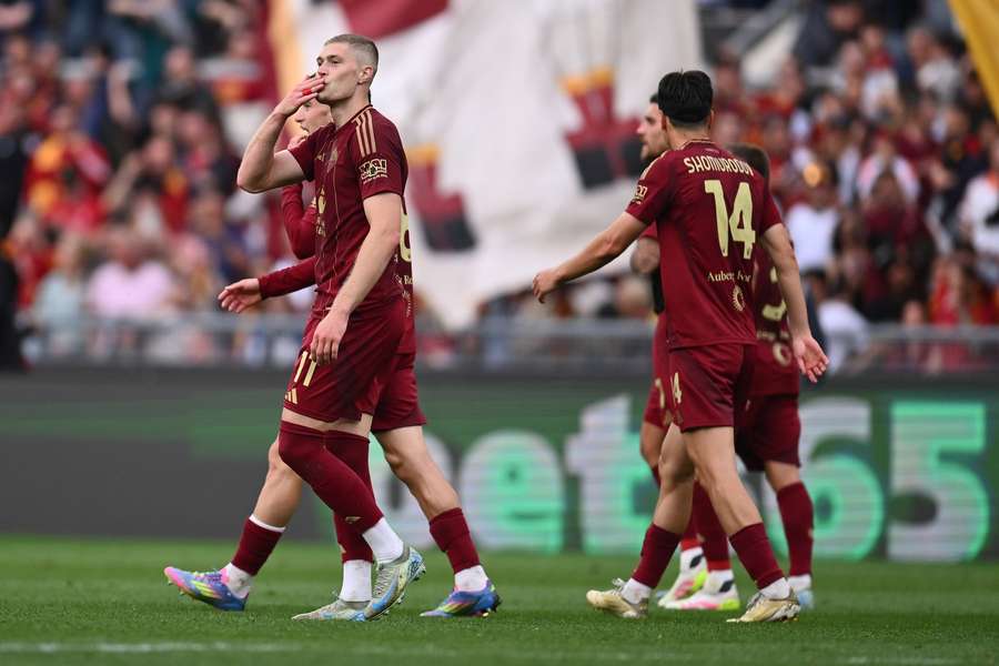 El júbilo de Artem Dovbyk tras su gol contra el Fiorentina