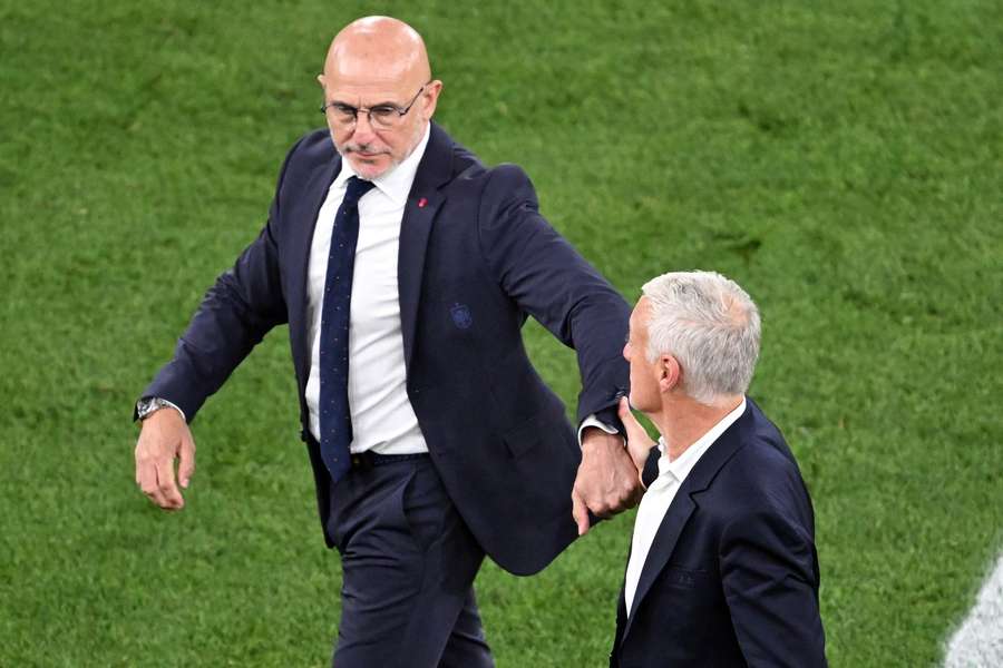 Luis de la Fuente (o.) und Didier Deschamps treffen im ersten WM-Halbfinale aufeinander. Luis de la Fuente (o.) und Didier Deschamps treffen im ersten WM-Halbfinale aufeinander.