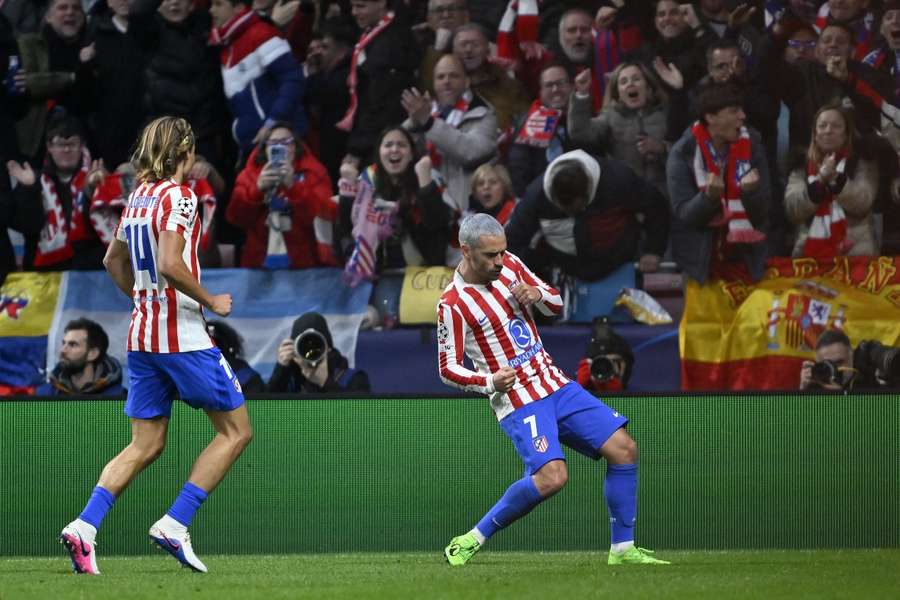Griezmann celebra su gol con Marcos Llorente