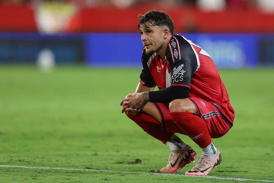 ”Supărarea este enormă!” Andrei Rațiu, furios după ce Rayo i-a blocat transferul la Fulham ”Supărarea este enormă!” Andrei Rațiu, furios după ce Rayo i-a blocat transferul la Fulham