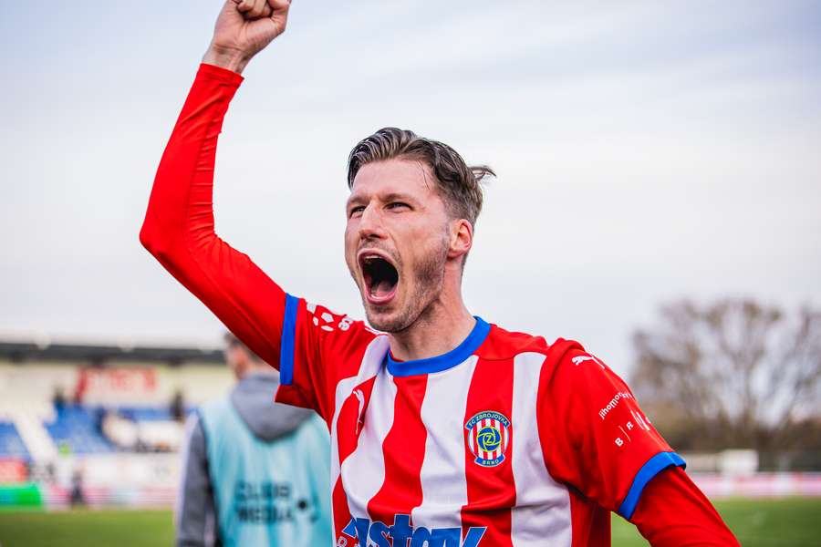 Vorlický hájí barvy Zbrojovky Brno. Vorlický hájí barvy Zbrojovky Brno.