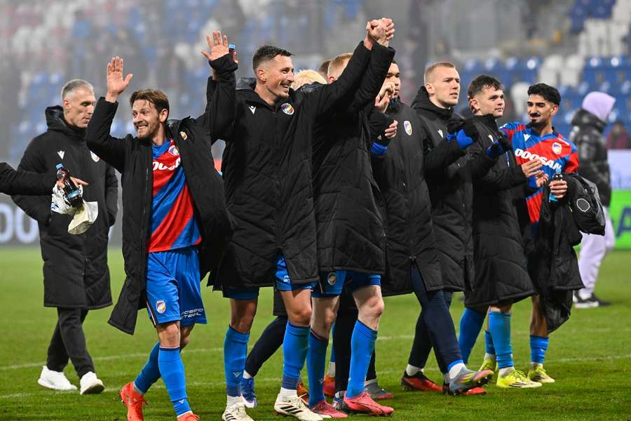 Krčík se spolu s ostatními fotbalisty Plzně raduje z výhry nad Slovanem Liberec.