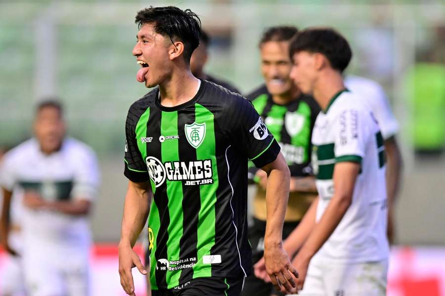 Miguelito garantiu a vitória do América-MG sobre o Coritiba