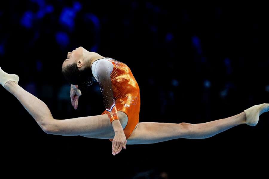 Naomi Visser in actie tijdens de vloerfinale