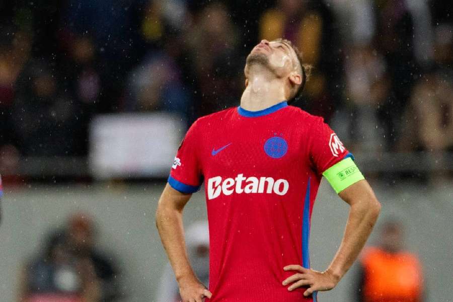 Darius Olaru în timpul meciului dintre FCSB și Young Boys Berna