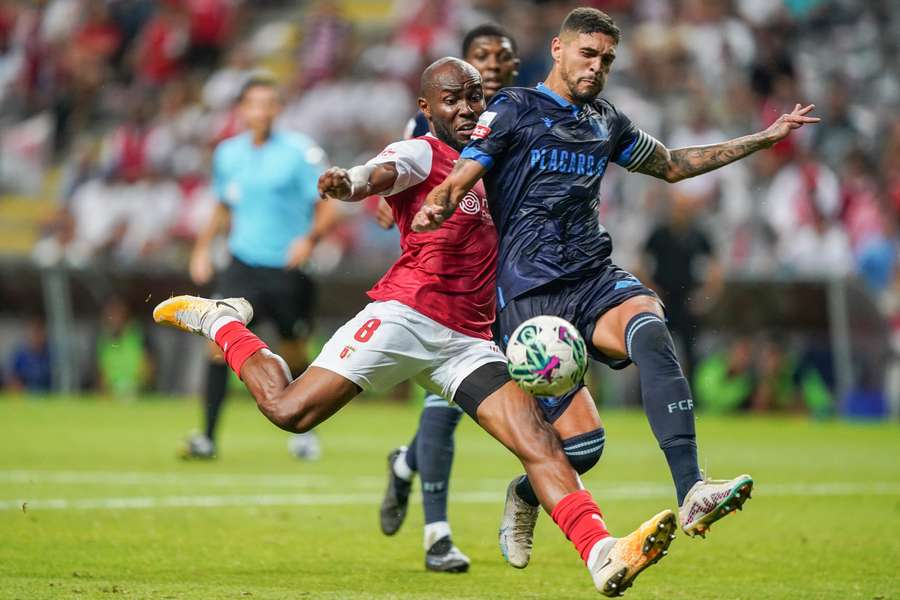Marselha e Lyon disputam contratação do médio defensivo do SC Braga