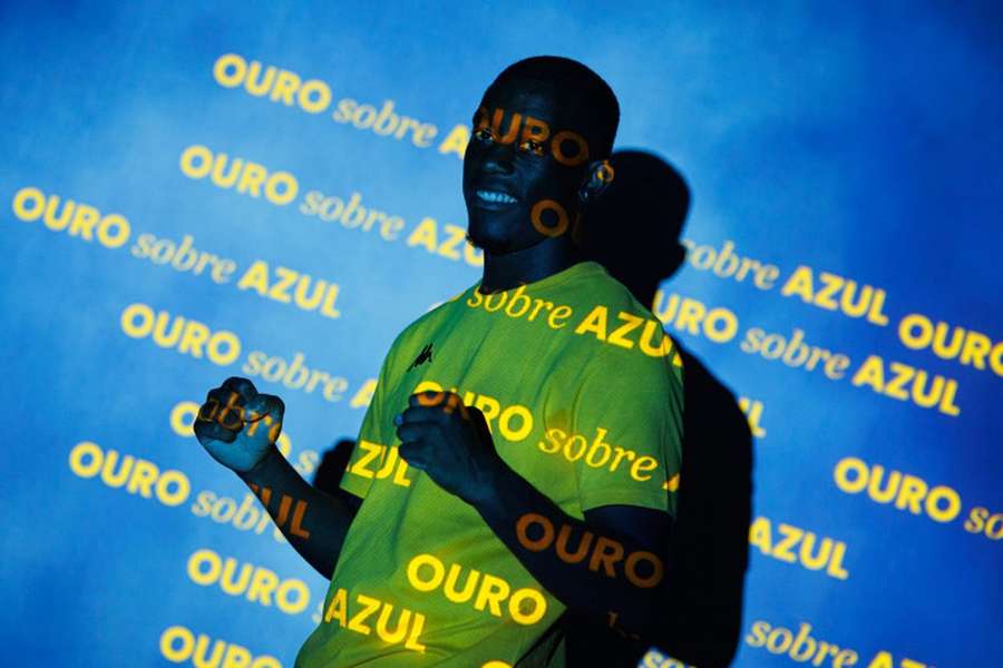 Khayon Edwards assinou com o Estoril até 2028