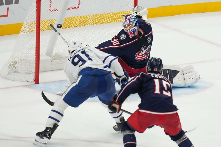 Tavares střílí svůj 500. gól v NHL. Tavares střílí svůj 500. gól v NHL.