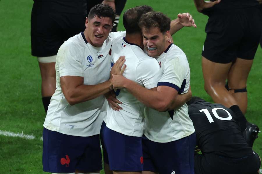 Les Bleus débutent par une victoire.