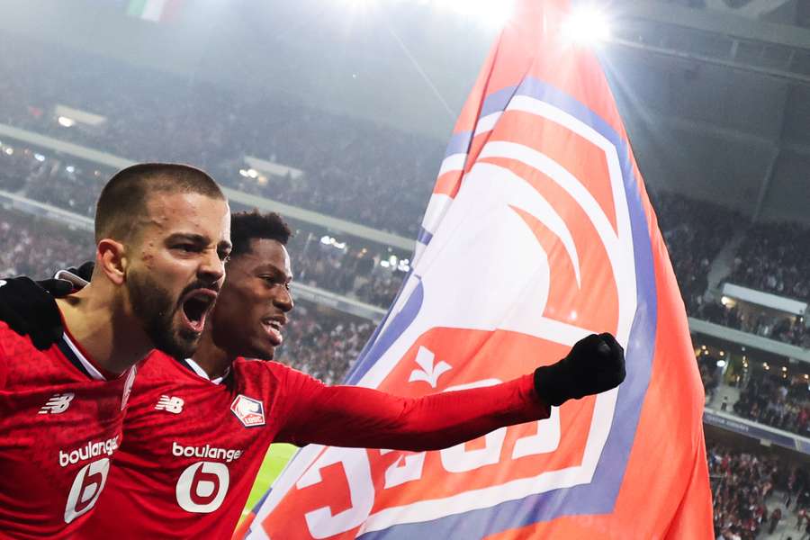 Edon Zhegrova e Jonathan David festeggiano la vittoria del Lille