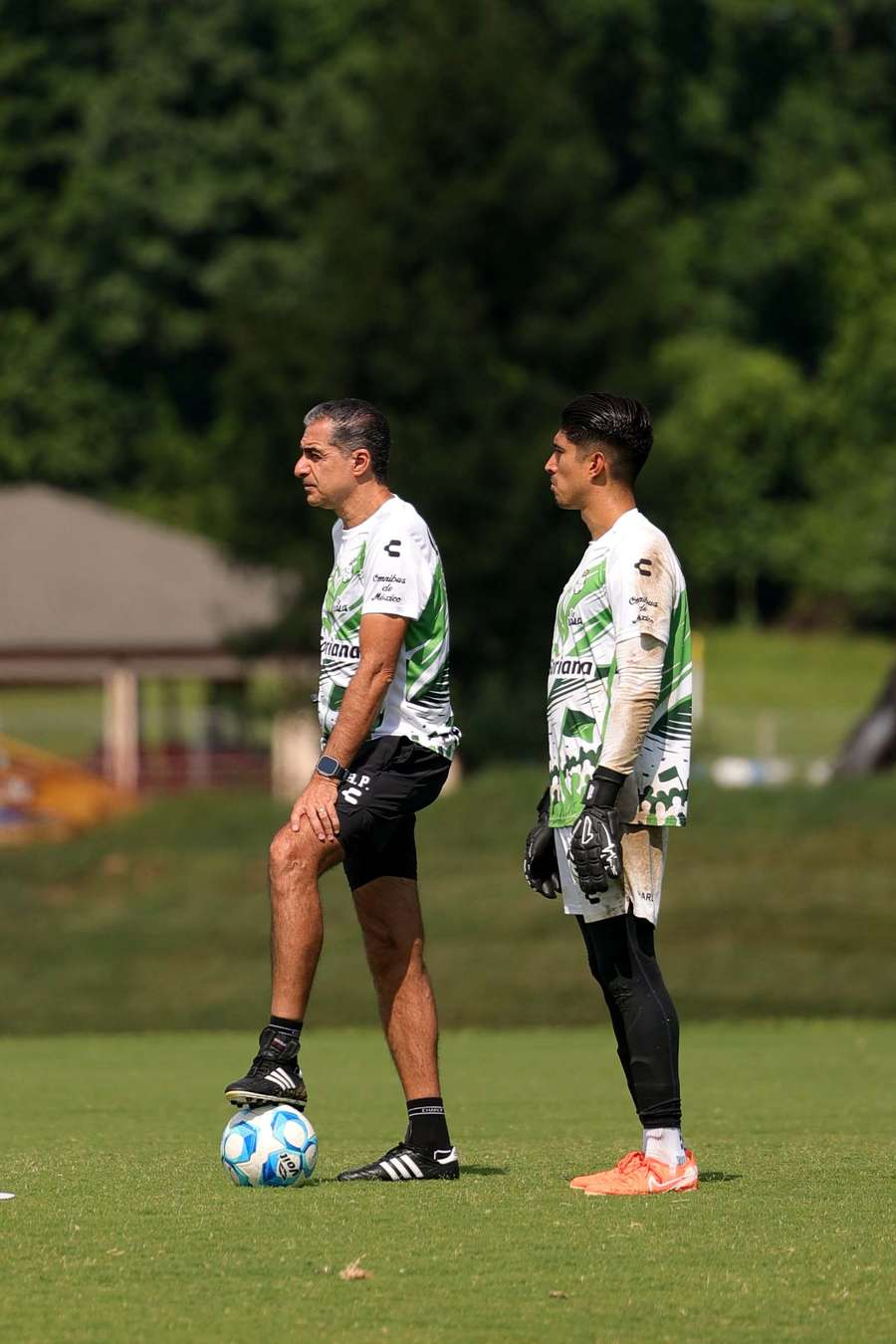 Renato Paiva durante treinamento em sua nova equipe, o Santos Laguna