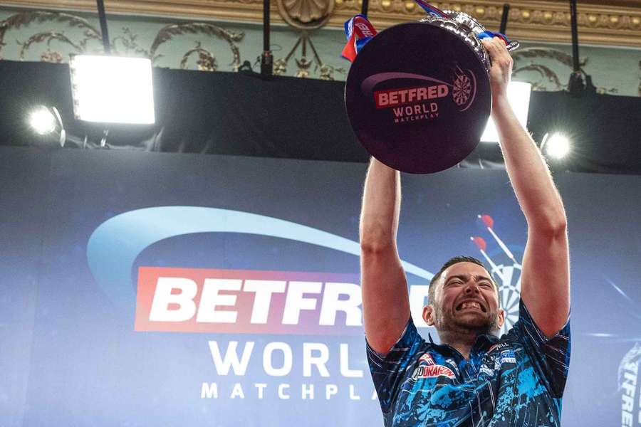 Humphries wint zinderende finale van Van Gerwen en wint voor het eerst World Matchplay