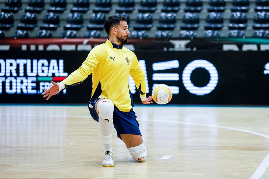 Jogo duplo com croatas para preparar o Euro