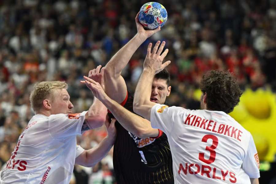 Duńska obrona pokonała niemiecki atak w półfinale Euro.