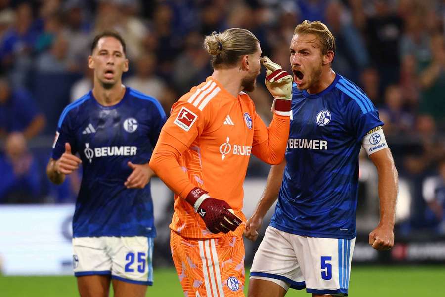 Karius, felicitado por sus compañeros Karius, felicitado por sus compañeros