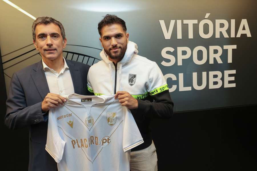 Antoñín ha durado media temporada en el Vitoria Guimaraes.