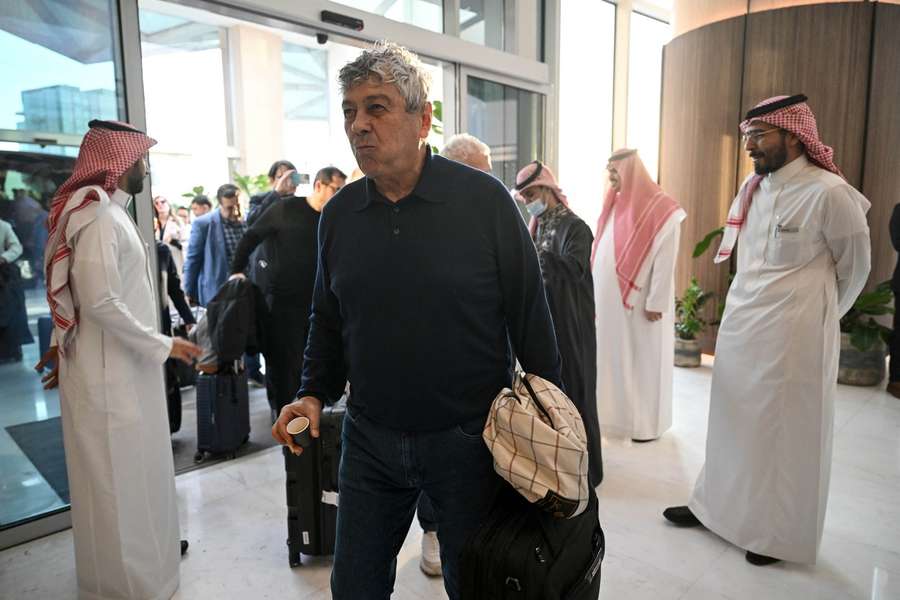 Mircea Lucescu a fost prezent la Riyadh pentru duelul din Supercupa Turciei dintre Galatasaray și Fenerbahce. Meciul nu s-a disputat