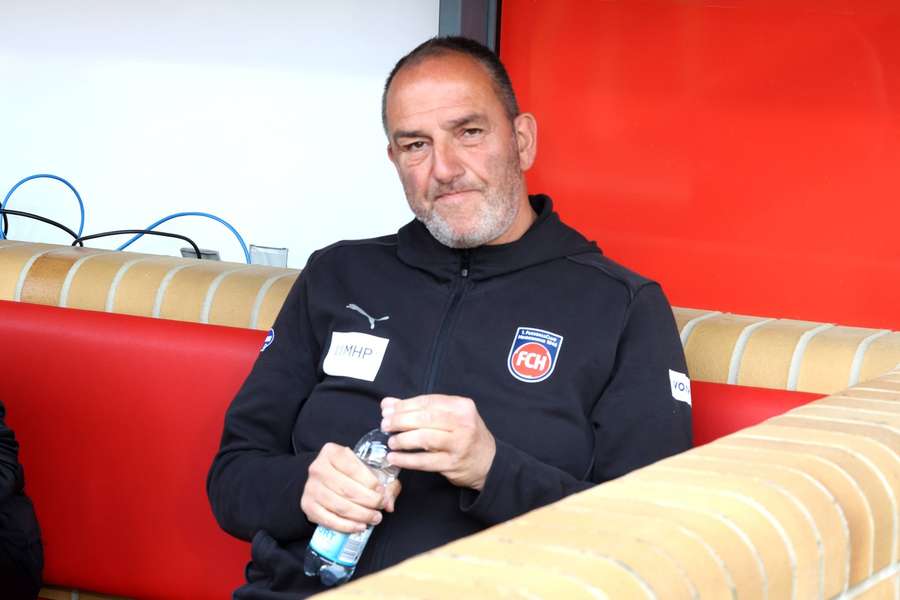 Aller Voraussicht nach werden Heidenheim und Cheftrainer Frank Schmidt die Relegation bestreiten Aller Voraussicht nach werden Heidenheim und Cheftrainer Frank Schmidt die Relegation bestreiten