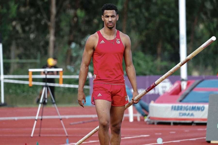 Pedro Buaró vence concurso do salto com vara do meeting Ibero-americano