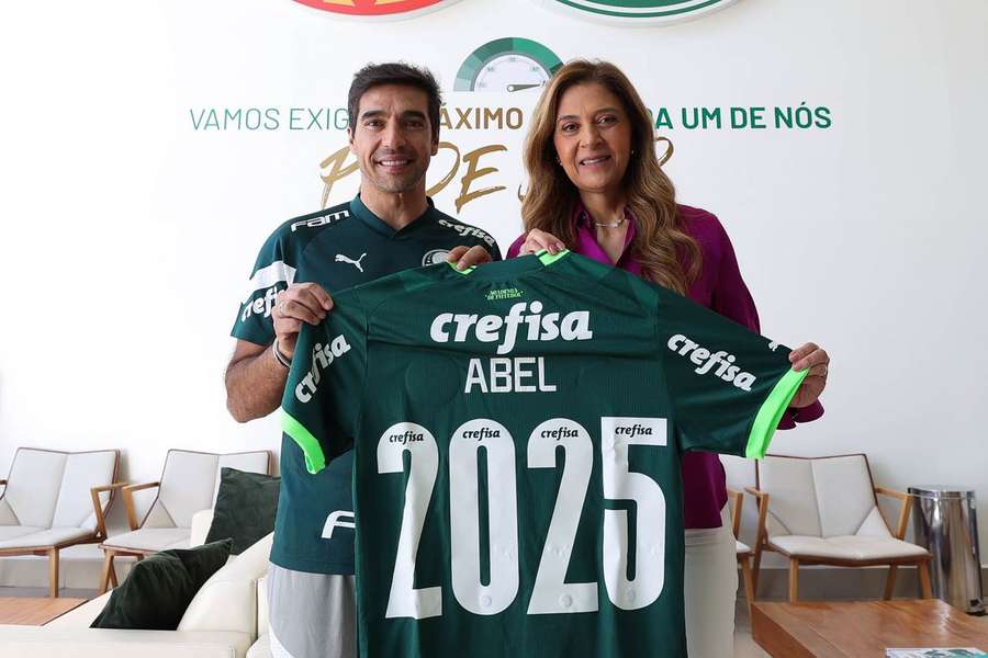 Abel Ferreira com a presidente do Palmeiras, Leila Pereira