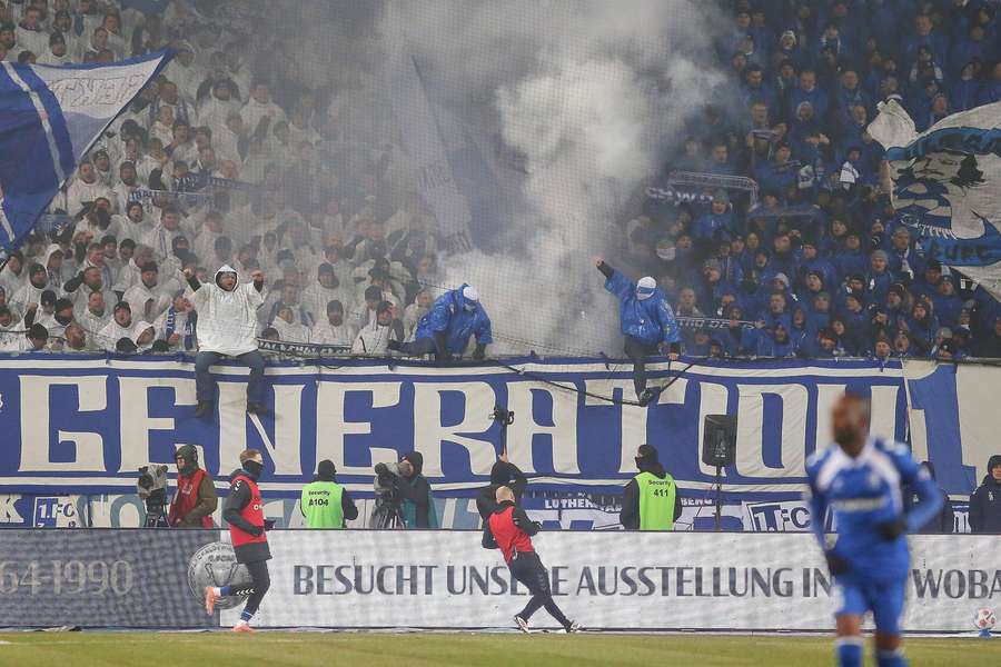 Aggressive fans during the Magdeburg - Dresden clash Aggressive fans during the Magdeburg - Dresden clash