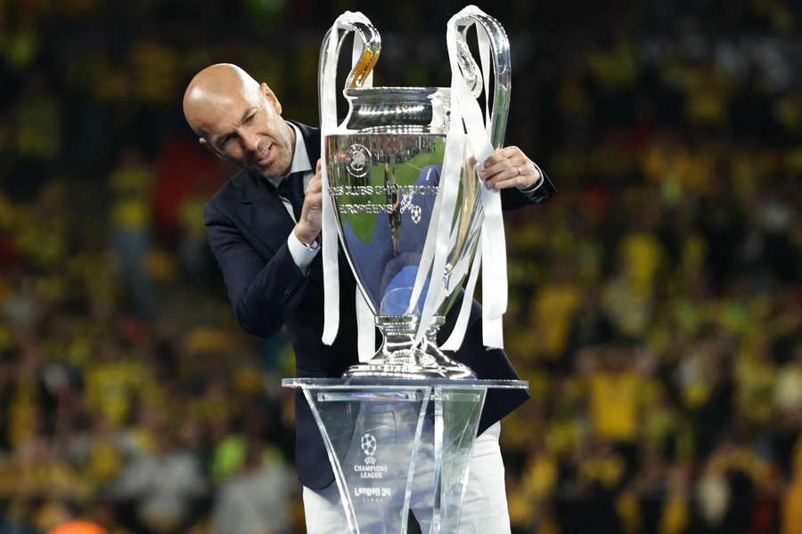 Zidane in London with the Champions League trophy