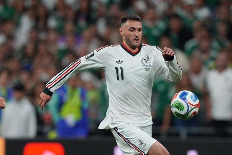 Santiago Giménez se acerca al Porto Santiago Giménez se acerca al Porto