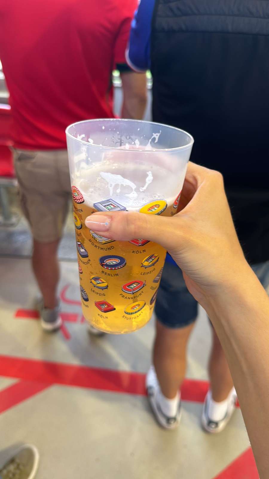 Copo e cerveja no estádio custam 7€