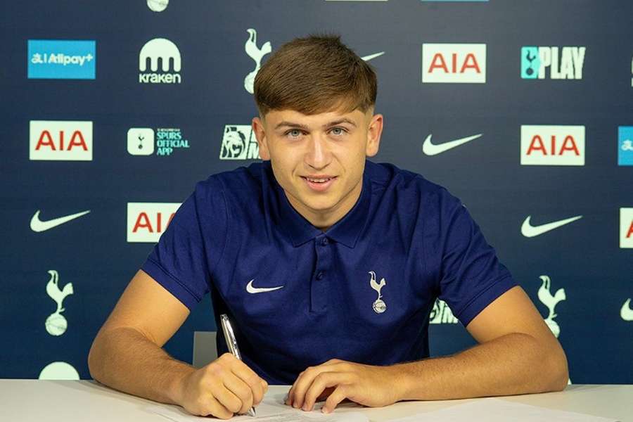 Moore signs new Tottenham contract Moore signs new Tottenham contract
