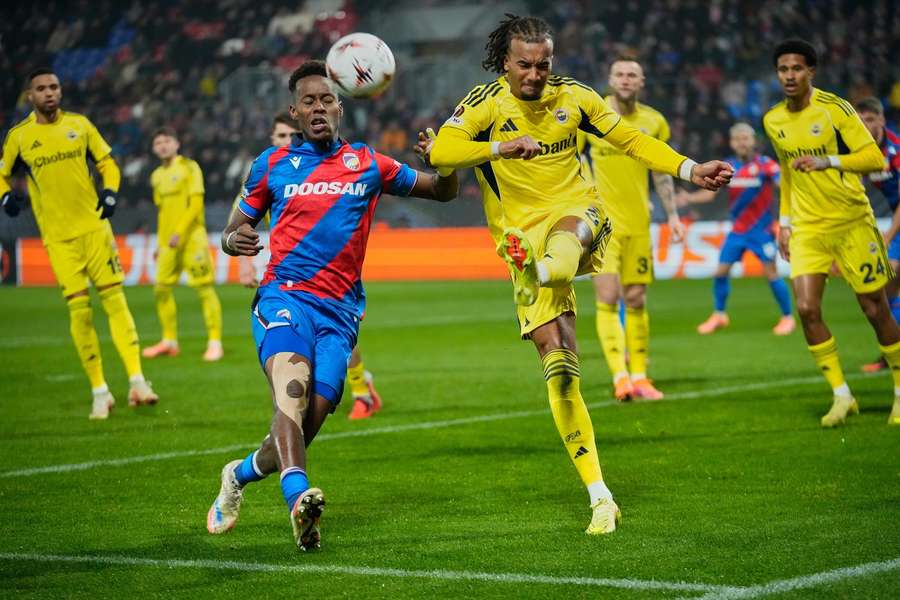 Plzeň uhrála s Fenerbahce bezbrankovou remízu. Plzeň uhrála s Fenerbahce bezbrankovou remízu.