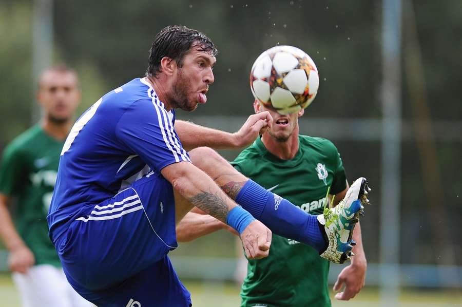 Útočník Pavel Fořt ještě v dresu třetiligových Domažlic. Útočník Pavel Fořt ještě v dresu třetiligových Domažlic.