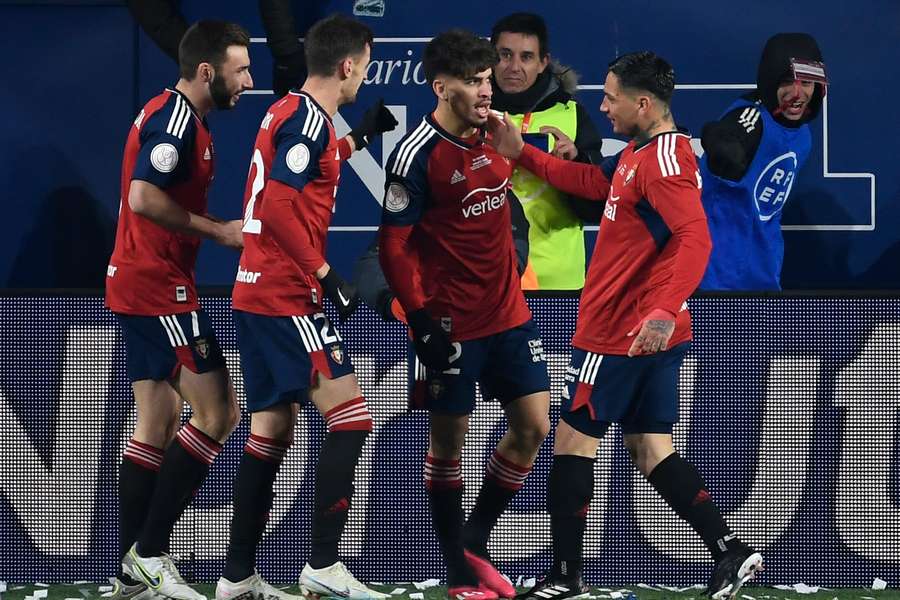 Osasuna feiert das 1:0 von Abde Ezzalzouli (Zweiter von r.).