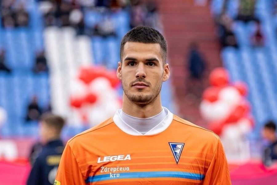 Aleksandar Vulic assinou com o Vizela até 2028, com mais um ano de opção Aleksandar Vulic assinou com o Vizela até 2028, com mais um ano de opção