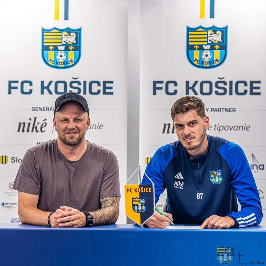 Perišič na fotke s Marekom Saparom.