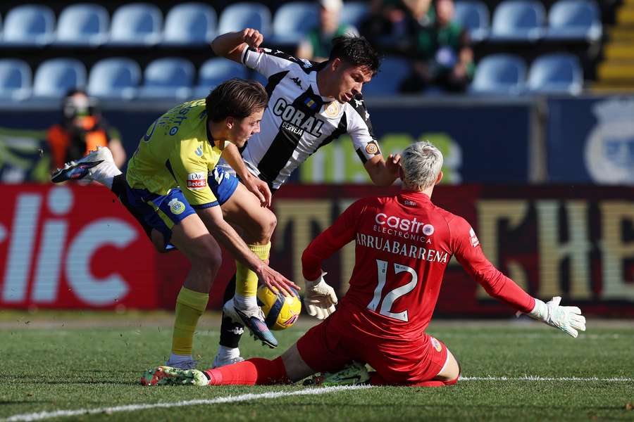 De Arruabarrena em ação pelo Arouca