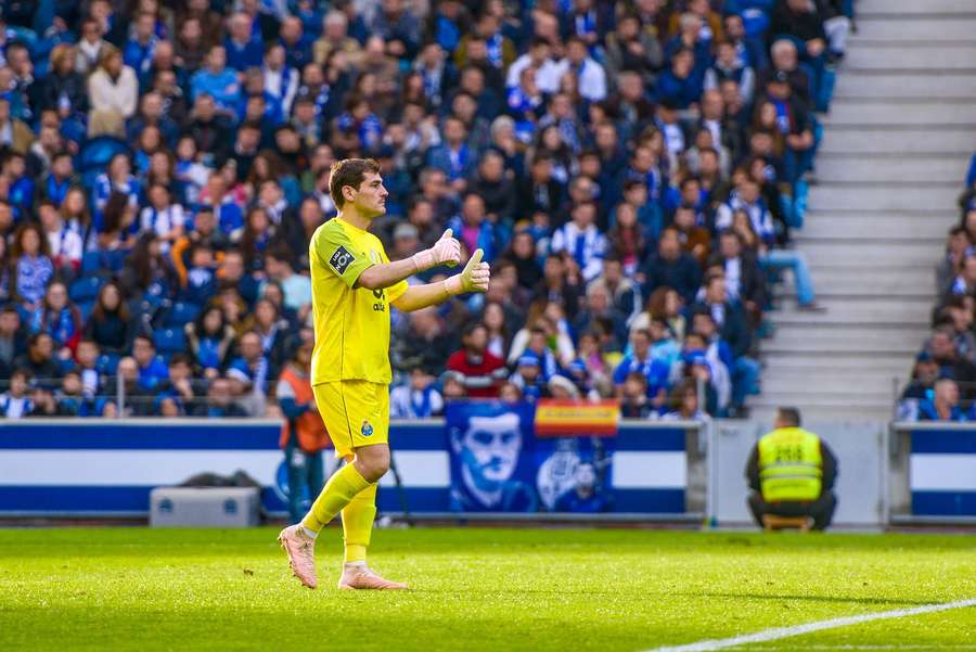 Casillas ao serviço do FC Porto Casillas ao serviço do FC Porto