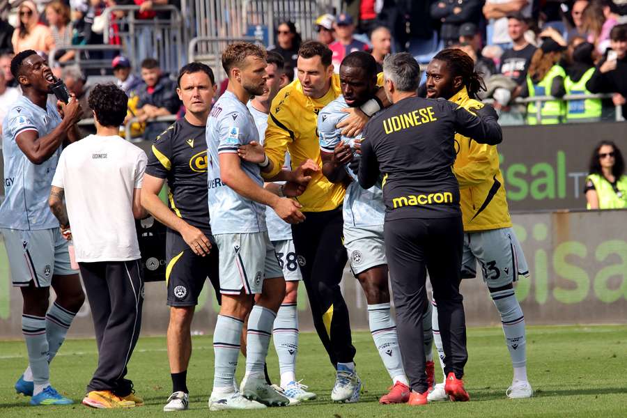 Il finale teso a Cagliari