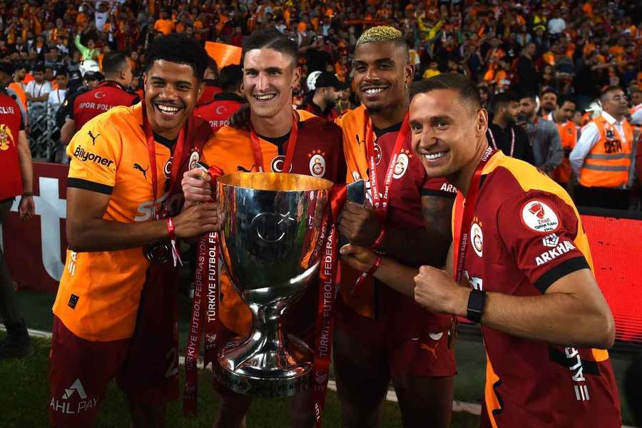 Galatasaray Frankowskiego z podwójną koroną w Turcji, gol bramkarza Muslery