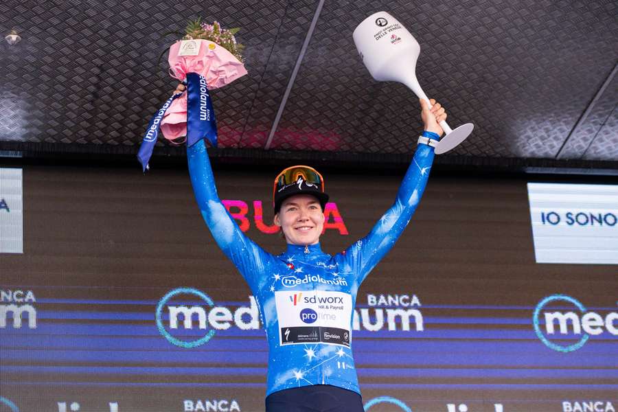 Van der Breggen celebra no Giro de Itália Van der Breggen celebra no Giro de Itália
