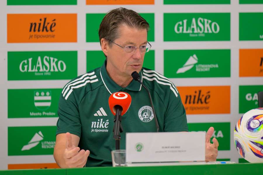 Prezident prešovského klubu Ľuboš Micheľ, bývalý mezinárodní rozhodčí. Prezident prešovského klubu Ľuboš Micheľ, bývalý mezinárodní rozhodčí.