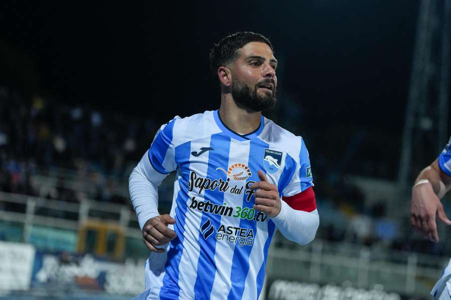 Insigne con la maglia del Pescara Insigne con la maglia del Pescara
