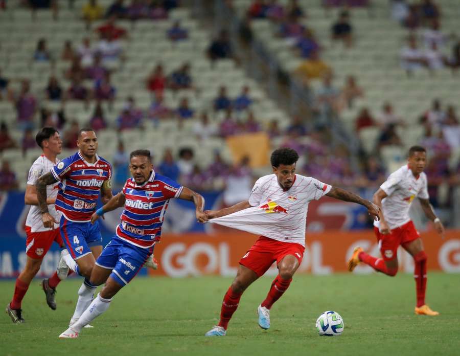 Bragantino voltou a mostrar seu estilo de jogo vertical Bragantino voltou a mostrar seu estilo de jogo vertical