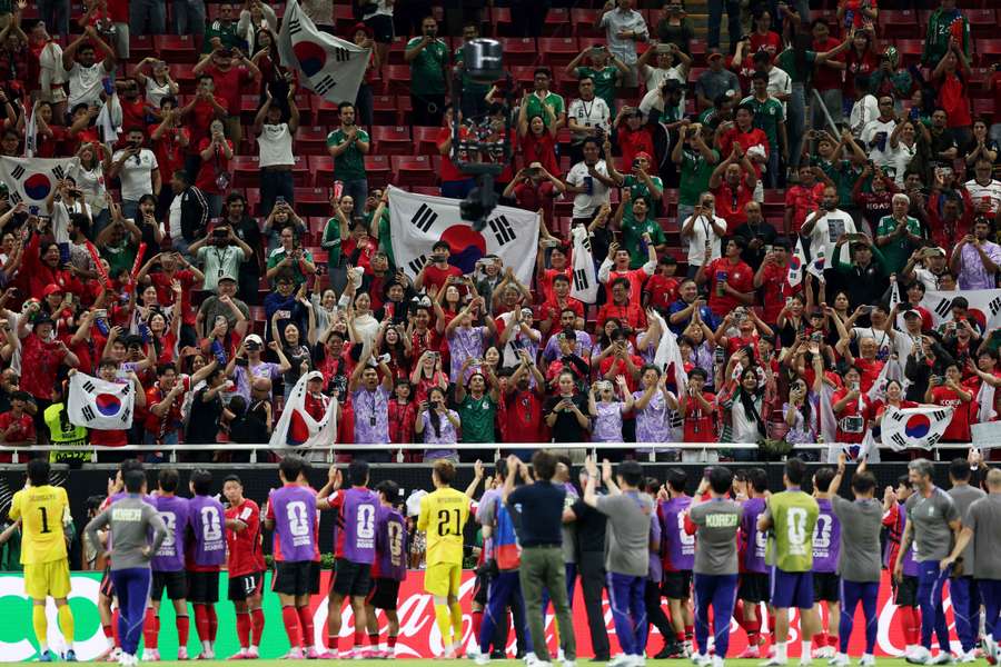 Coreia do Sul derrotou a República Checa no jogo inaugural Coreia do Sul derrotou a República Checa no jogo inaugural