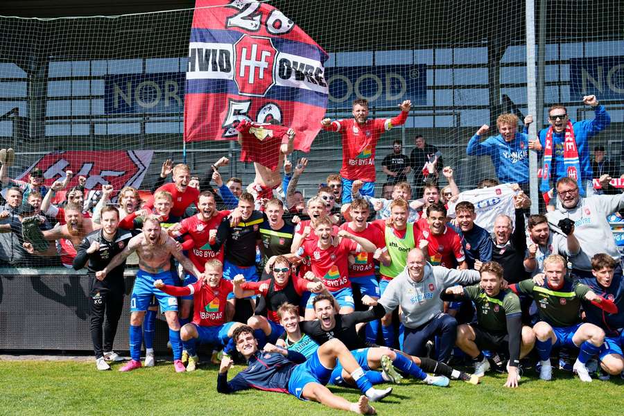 Hvidovres fans og spillere jubler over sejren på 3-2 og næsten superliga, i NordicBet Ligaens oprykningsspil mellem Vendsyssel FF og Hvidovre IF 